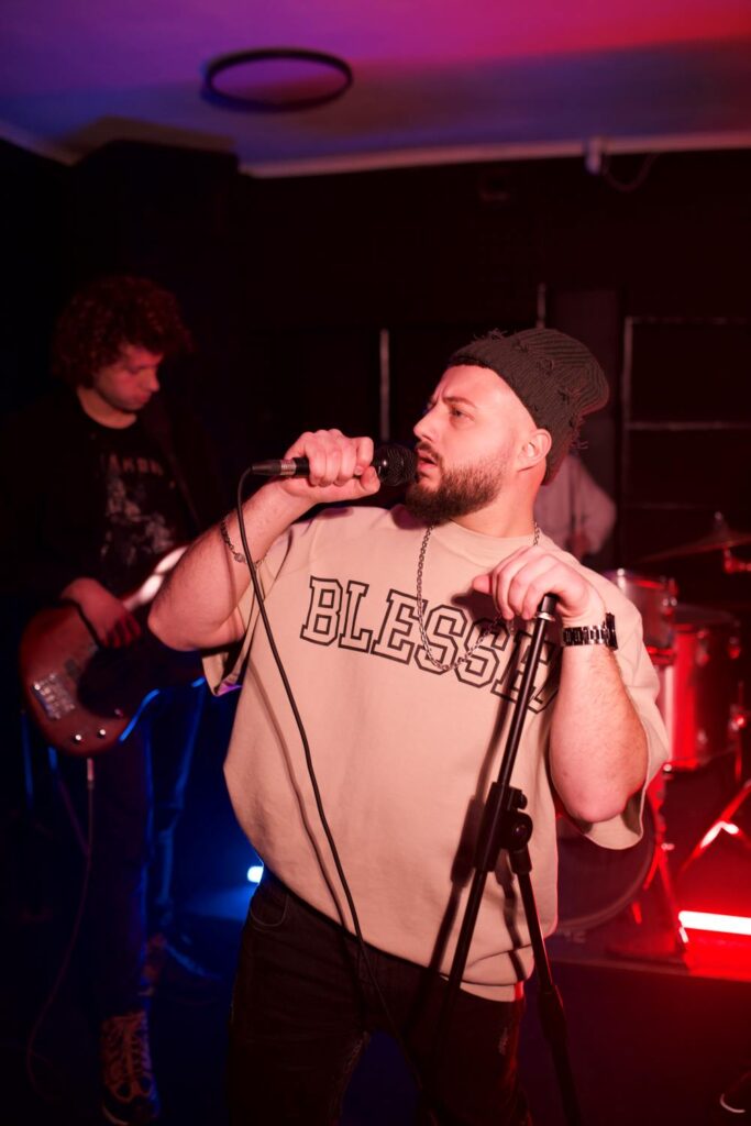«Мудак» — новий pop punk rock реліз MoNaKiss про кохання, що не витримало реальності