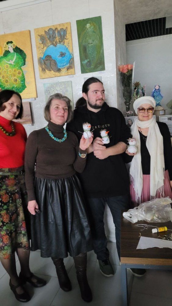 Коли мистецтво стає терапією: фінальна виставка року «Дивний сон» у бібліотеці Павла Тичини