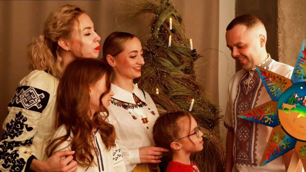 Жива традиція в сучасному звучанні: TINA PETRIV випустила різдвяне «Попурі колядок»