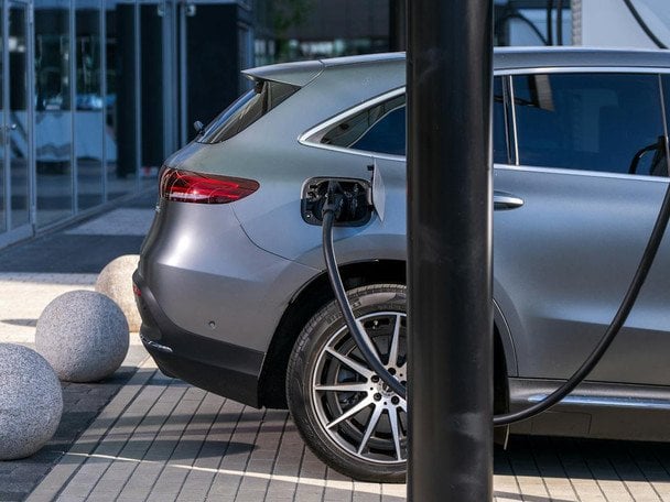 Чи може заряджання електрокара залишити будинок без світла: експерт пояснив