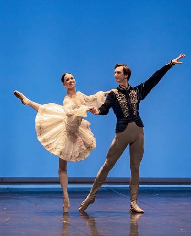 Артист балету на тлі анулювання бронювання виправдався після скандальної участі у "Лебединому озері"