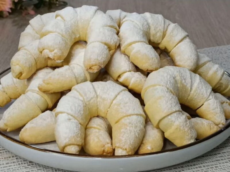 Приготуйте до чаю ніжні та смачні рогалики. Рецепт пісочного тіста з простих продуктів