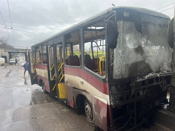 У Херсоні росіяни вгатили по маршрутці — є жертви