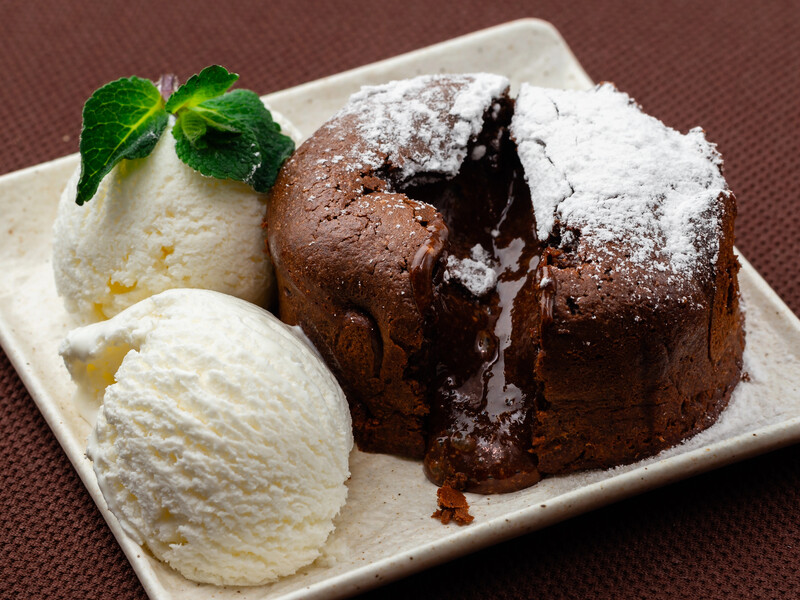 Три інгредієнти – й дуже шоколадний десерт за 10 хвилин готовий. Найпростіший рецепт