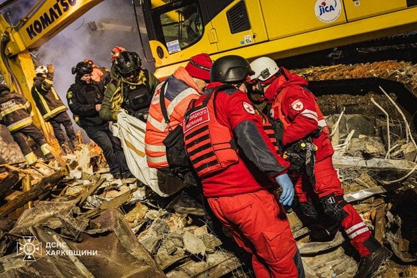 Удар "Іскандерами" по Харкову: загинула мама і 3-річна дитина, під завалами можуть бути люди