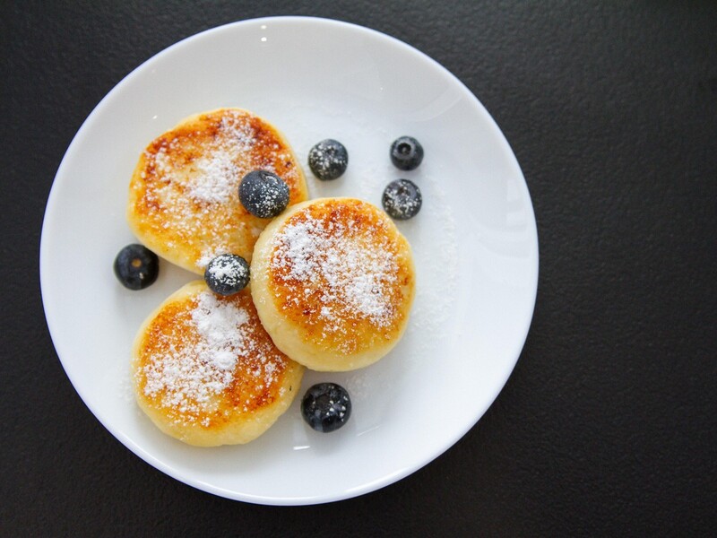 "Рум'яні, м'які всередині й з апетитною скоринкою". Перевірений рецепт сирників
