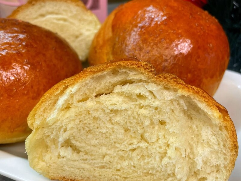 "Булочки дуже смачні. Важко зупинитися, тому обережно". Рецепт пухкого тіста