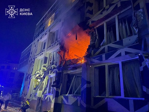 Нічна атака РФ на Київ: у медзакладі на Оболоні знайшли тіло людини