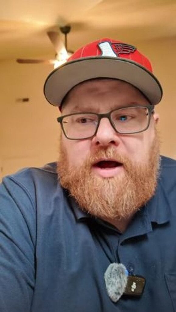 Чоловік попрощався з дружиною і донькою та зачинився у кімнаті на рік: навіщо він це зробив