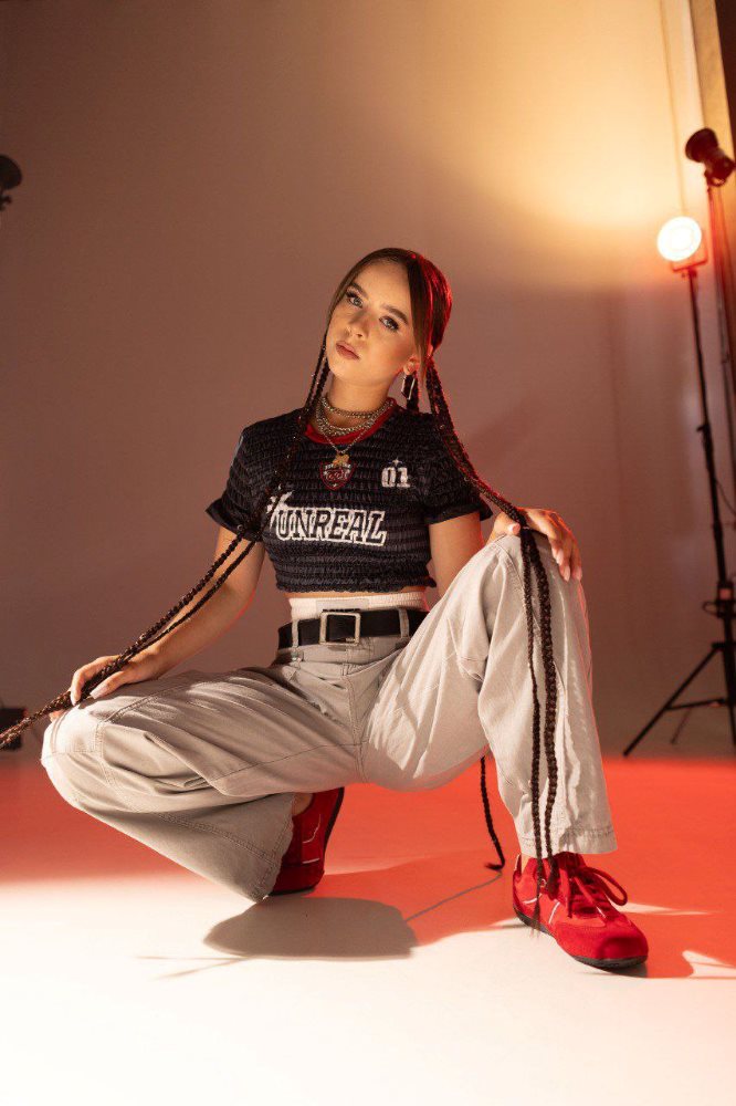 NASTYA SEMCHUK представила нову музичну роботу під назвою "Ти класна"