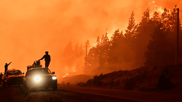 Патагонія у вогні: в Аргентині евакуювали тисячі туристів через масштабні пожежі