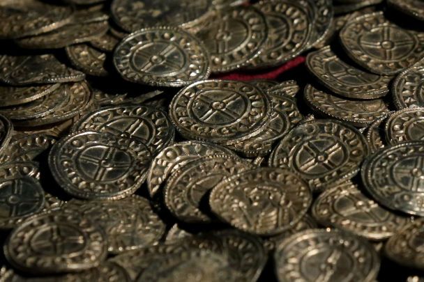 Кухонна підлога приховувала скарб XVII століття: як британська родина несподівано збагатилася