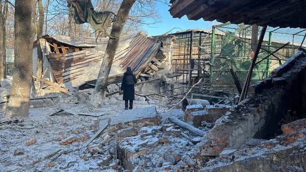 Удар КАБом по "Фельдман Екопарку": завали досі розбирають, під ними можуть залишатися тварини