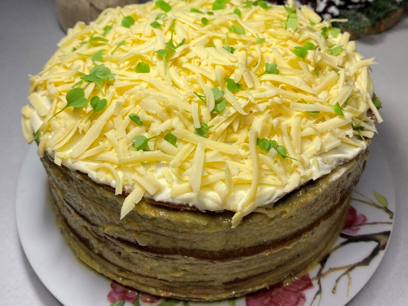 Приготуйте ніжний і ситний печінковий торт із грибами. Детальний рецепт