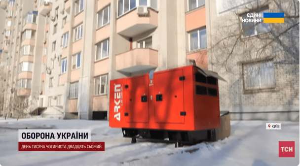 Льодовиковий період у Києві: що відбувається у під’їзд-привиді на Дарниці, де розірвало батареї