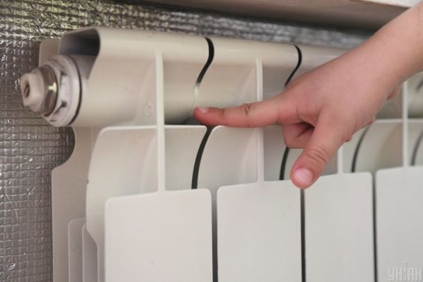 Найгірше — на Троєщині: скільки будинків у Києві досі без опалення