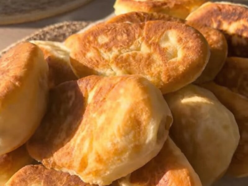 Додайте в тісто лише 1 ст. л. цієї рідини – і смажені пиріжки будуть пухкими й м'якими. Рецепт