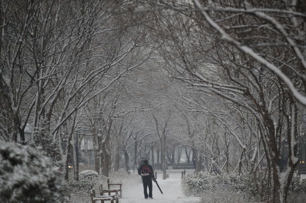 Негода накриє Київ: мешканців закликають залишитися вдома