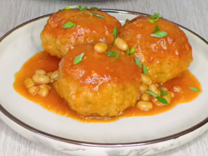 Приготуйте на вечерю ситні м'ясні тюфтельки в томатному соусі. Простий рецепт дивовижної закуски