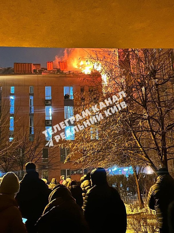 Росіяни б’ють по висотках: у Києві БпЛА влучили в 12- та 24-поверхові будівлі Росіяни б’ють по висотках: у Києві БпЛА влучили в 12- та 24-поверхові будівлі