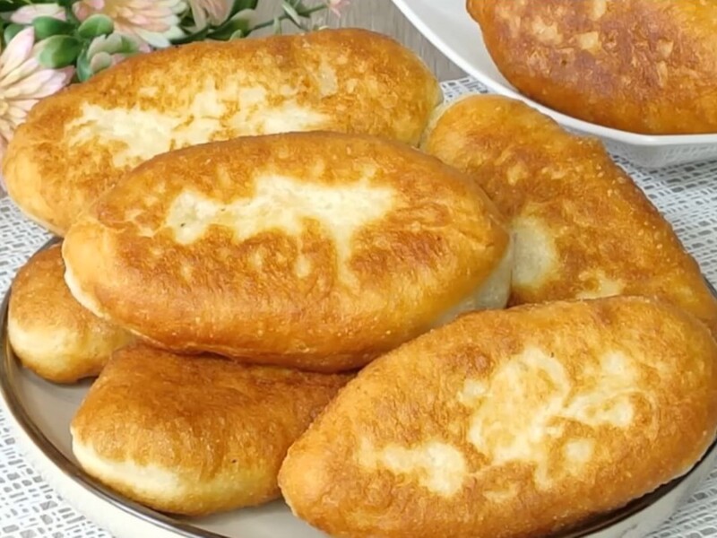 Насмажте м'яких і пишних пиріжків із цього тіста – й аромат буде неймовірним. Рецепт
