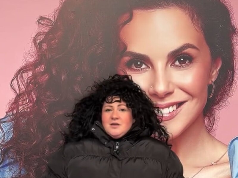 "Здиральники, здирайте вже, ради бога". Блогерка висміяла рекламу "Золотого віку" з Каменських