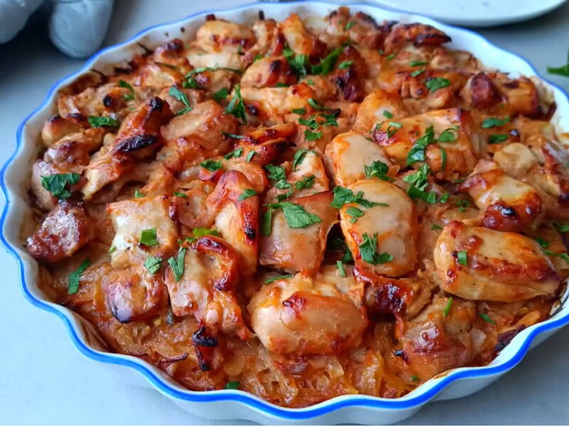 "Це так смачно". Потримайте курку в цьому маринаді 15 хвилин, а потім запікайте на картопляній подушці