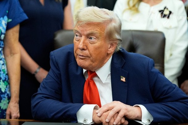 Трамп запропонував "особливий гостинець" журналістам: що це було