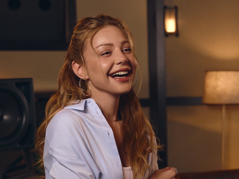 Тіна Кароль, Єфросиніна, Соловій та інші підтримали Олену Тополю, чиї інтимні відео злили в мережу