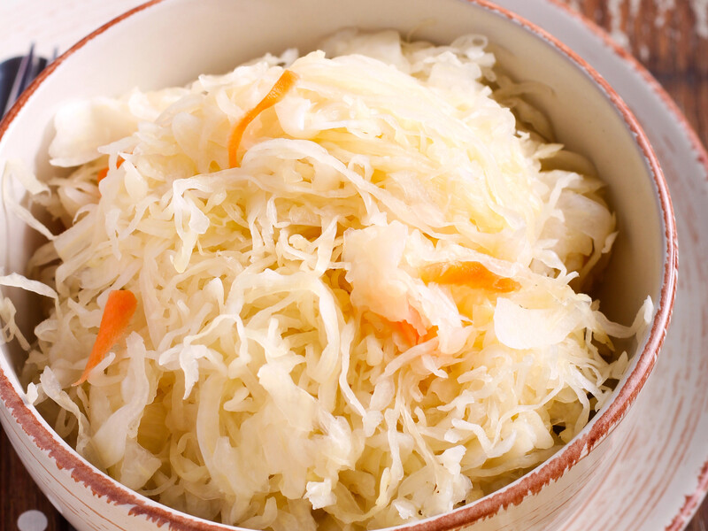 Заквасьте капусту по-новому – і не пошкодуєте. Секрет дивовижного посмаку – у медовому маринаді