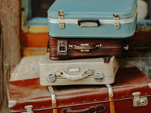 Вибери валізу — і дізнайся, що тримає тебе на місці