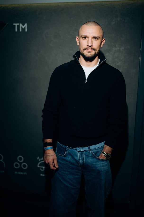 Тарас Цимбалюк показався з батьками в рідному Корсуні та повідомив про важливе свято в сім'ї