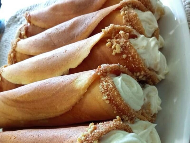 Приготуйте вафельні трубочки на сковороді. Рецепт тіста й крему