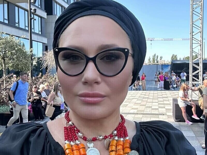 "Ялта хоче додому". Мозгова поширила відео з Криму, де посеред вулиці грають українську пісню "Ялта хоче додому". Мозгова поширила відео з Криму, де посеред вулиці грають українську пісню