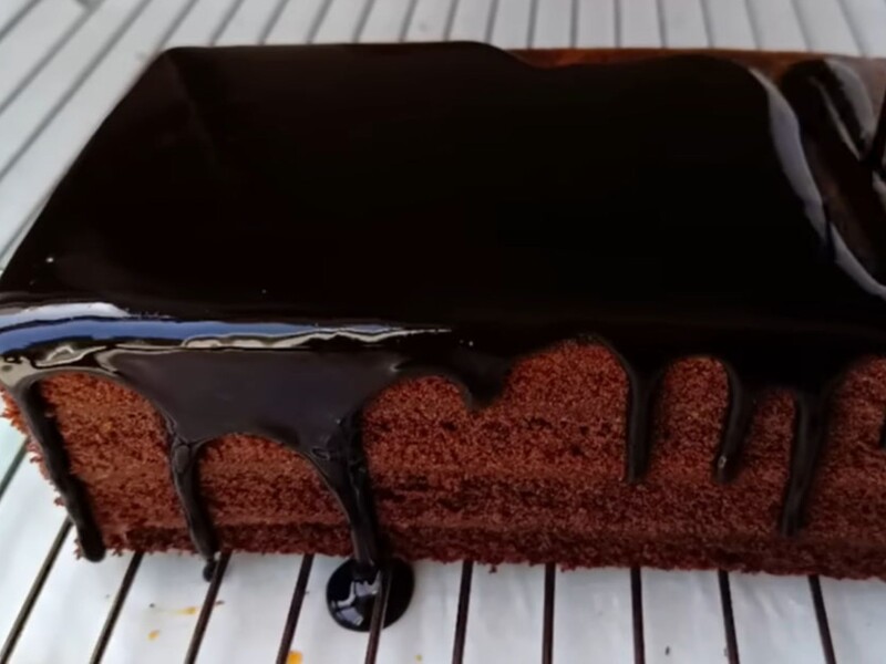 Приготуйте ніжний шоколадний десерт з абрикосовим просоченням. Бюджетний рецепт божественної випічки