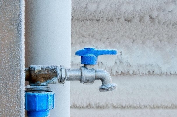 Чотири ознаки, які вказують на те, що в домі замерзають труби