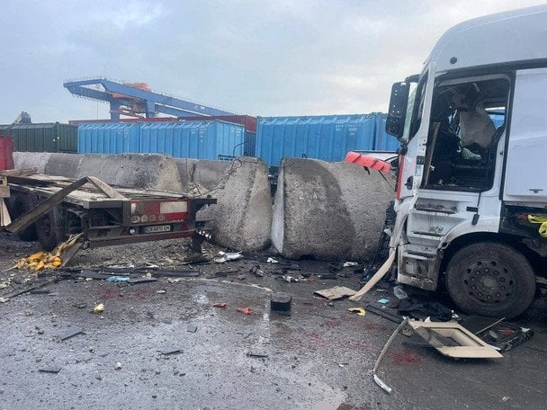 Росія завдала удару по двох портах: що відомо (фото)