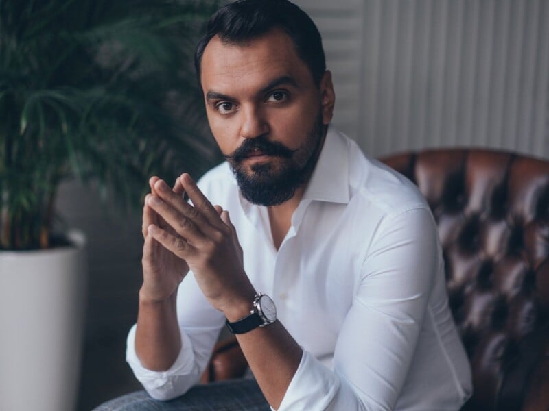 Ясинський про блекаут: Спимо біля каміна на матраці, але доводиться постійно підтримувати вогонь