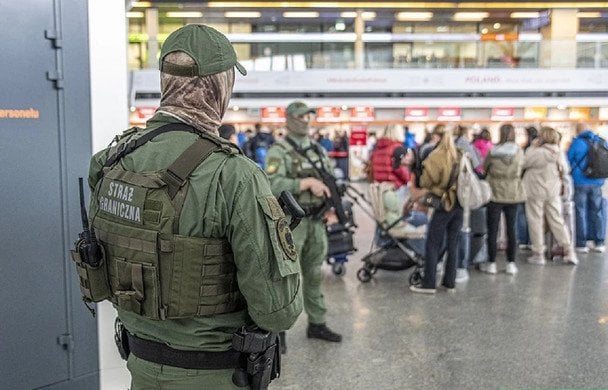 У Польщі прикордонники затримали українку з написом "бомба" на чолі: подробиці інциденту