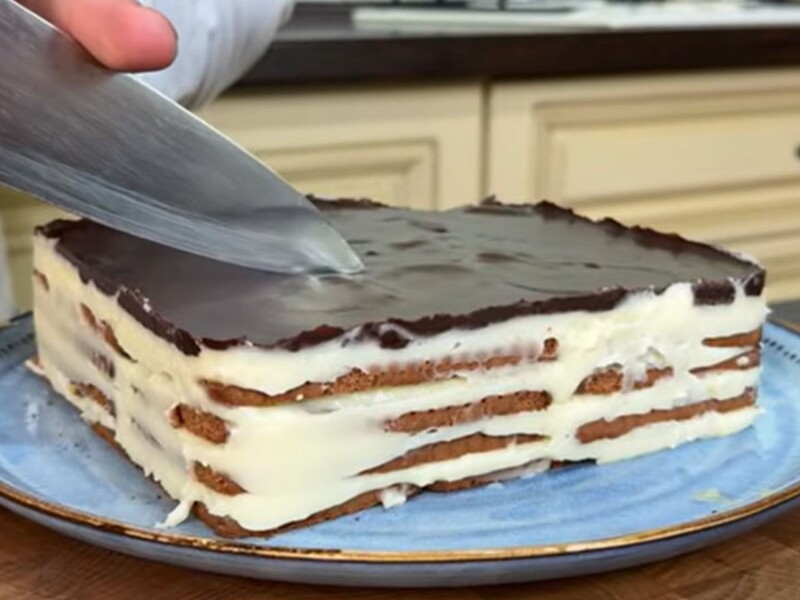Простий рецепт дивовижного торта без духовки й борошна. Секрет ніжного смаку – у заварному кремі