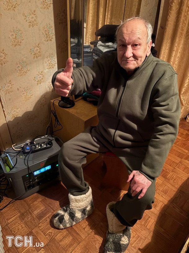 Маленьке диво посеред блекауту: як читачі ТСН.ua врятували 73-річного дідуся від холодного полону