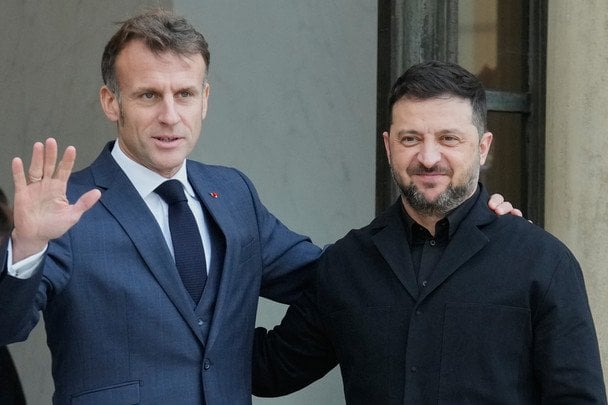 Тисячі французьких солдатів в Україні: Макрон про миротворців і нову розмову з Путіним