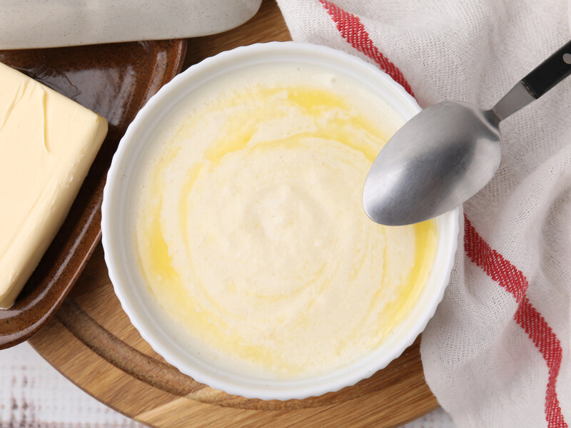 Потіште себе тією самою манною кашею, як у дитинстві. Ідеальні пропорції молока й манки