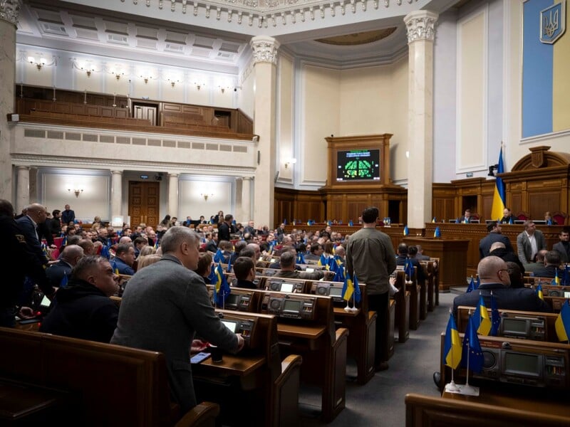 "Не те що вдома температура +10 °C". Нардеп від "Слуги народу" захопився умовами роботи в Раді