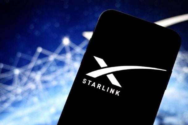 Технології на копитах: росіяни возять Starlink на конях