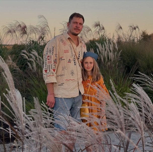 Відомий актор показав дієвий саморобний прилад, який без електрики та опалення обігріває будинок