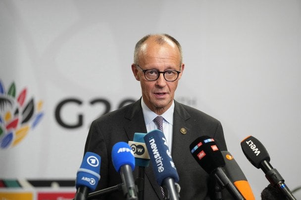 Мерц скептично відреагував на ідею створити європейську армію для миротворчої місії в Україні: що заявив