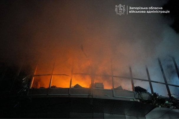 Росіяни завдали щонайменше дев’ять ударів по Запоріжжю: в місті є займання Росіяни завдали щонайменше дев’ять ударів по Запоріжжю: в місті є займання