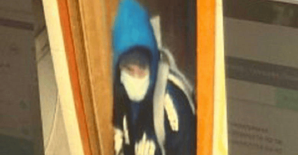 У Києві скоєно напади на пункти обміну валют: чим погрожував грабіжник (фото)