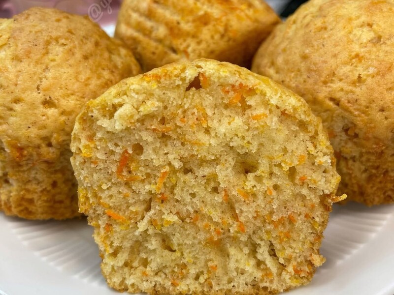 "Печіть – не пошкодуєте". Простий рецепт дуже ніжних і соковитих кексів із двома незвичайними інгредієнтами